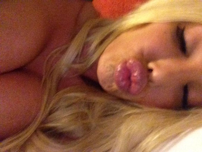 Night, night! 💋💋😴💤 http://t.co/ddDI0XvARl<a href="/tag/easter"class="tags"><span>#easter</span></a><a href="/tag/aprilbabiesrock"class="tags"><span>#aprilbabiesrock</span></a>