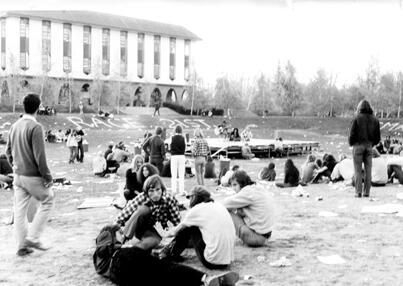 ANULibrary's tweet photo. Friday flashback! Students at Aquarius Festival of University Arts, May 1971. http://t.co/CiDdoKNu64 http://t.co/xkfjFIBKAv