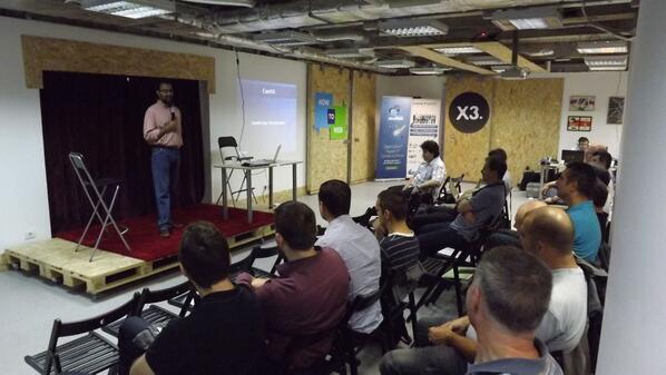 homouniversalys's tweet image. Listening to @kbsingh talk about #CentOS #CentOSDojo and the #CentOSProject at the #Bucharest Dojo