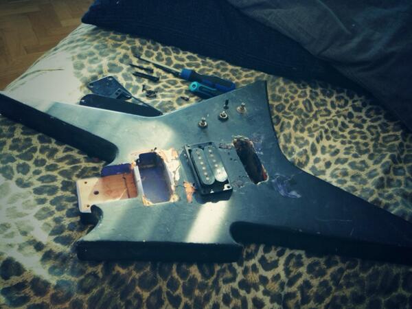 TomTXR's tweet photo. my new project. this will be a cool guitar later on, just have some work to do http://t.co/G9QMpDnUkC