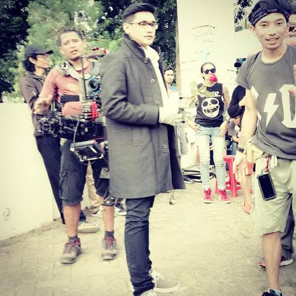 JustForAfgan's tweet photo. @afgansyah_reza #SabarMV #BehindTheScene http://t.co/7E0fnuea9h