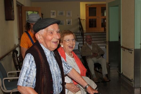 mywort_lu's tweet photo. Da kommt Freude auf! Ile aux Clowns zu Gast bei SERVIOR: http://t.co/kmOT2CpaYr http://t.co/skAOT5ewSH