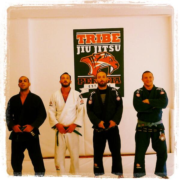 martiallab's tweet photo. Ospiti oggi : Fight Family Ancona http://t.co/Vz3KSbJg8o