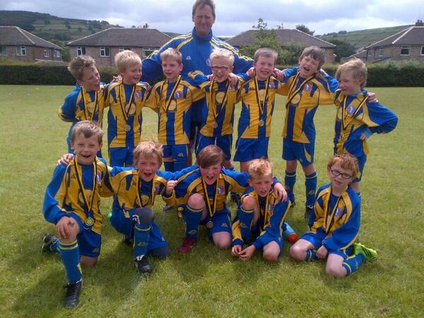 <a href="/RobbieSavage8/">Robbie Savage</a> Could you RT to say good luck to Eldwick Juniors U9s team for the season. Great lads. Big fans.