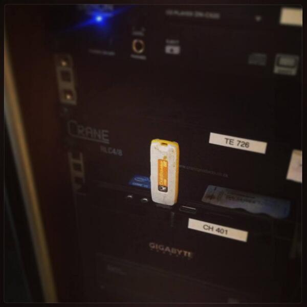 jacarandafm's tweet photo. This is how new the new @parlotones album is - the music still on a Flash stick! #StandLikeGiants - like it? http://t.co/hPt3po87kQ