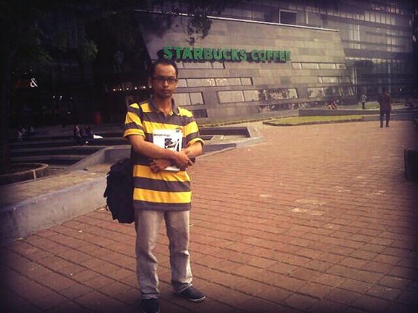 febritaufiq's tweet image. Ini nih slah satu yg bikin betah di #PerpustakaanUI @univ_indonesia smpai sore, ada #FoodPark dipinggir danau