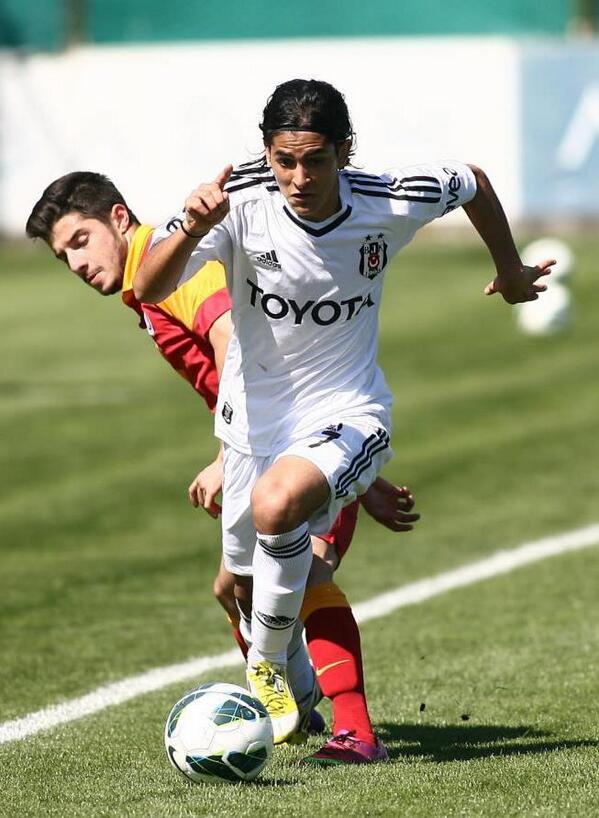 BJK_Akademi's tweet photo. TRANSFER | 19 yaşındaki oyuncumuz Muhammed Himmet Ertürk, Denizlispor'la 2 yıllık profesyonel sözleşme imzaladı. http://t.co/CgdiQ7aF5e