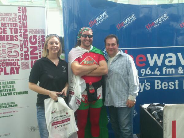 TaffmanCymru's tweet image. Yn cefnogi'r iaith Cymraeg yn Asda Abertawe.