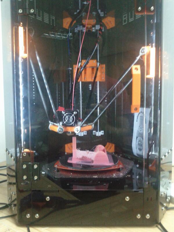 HassaneSlaibi's tweet image. modelled a phone + keychain holder today using @tinkercad &amp;amp; printed 1st 3D model ever on a #deltabot #3dprinter