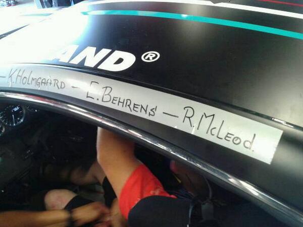 racerindustries's tweet photo. Big team. Thems expensive textas!
#24hbcn http://t.co/I20xgqmWLi