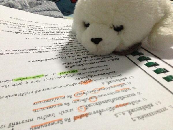 Nongmeeee's tweet photo. ชิชิ ตั้งใจอ่านหนังสือ~ ไปอ่านหนังสือกันเถอะเพื่อนๆ 책을 읽자~ http://t.co/iu9rfhMK6w