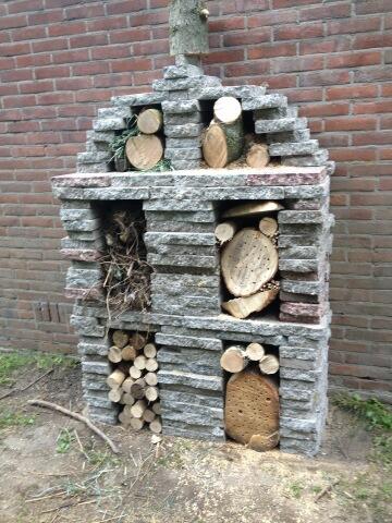 Het insectenhotel in de natuureducatiezone is erg mooi geworden. Nu mogen de gasten komen. #li <a href="/HVHoveniers/">Heijbers & Verkleij</a>