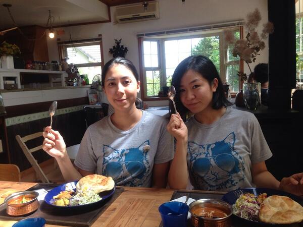 HAPPYCHIPPY's tweet photo. お昼はカレー屋さん！白州にある「HOQUBA(ホクバ)」さん！美味しかった〜!!!コーヒーも頂き大満足！
たまに同じTシャツを着ていることに気づき、ハッとします。笑 http://t.co/zrAC0cVhit