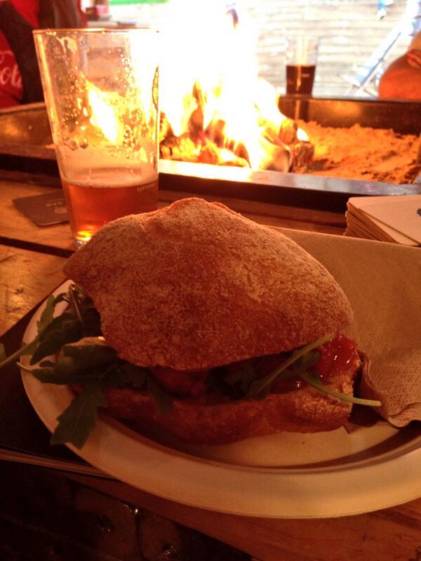 caskedcrusader's tweet photo. Grilled chorizo burger and @MagicRockBrewCo curious @leedsbeer  @MicroHam1 #tastesensation http://t.co/j8ef3FGRZ2