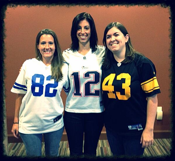 michellezando's tweet photo. Opening weekend of @NFL  &amp; we're able to sport our fav teams w/ @Lori863B. Of course mine's the @Patriots!!! http://t.co/VsFmsznqoU