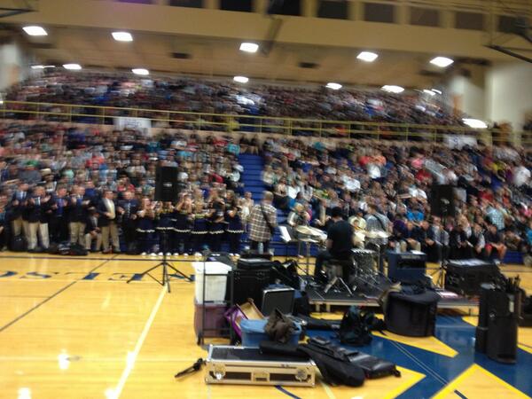 HilanderClan's tweet photo. Kelso High's welcome back assembly. Awesome!!! http://t.co/ubB0PGkQqz