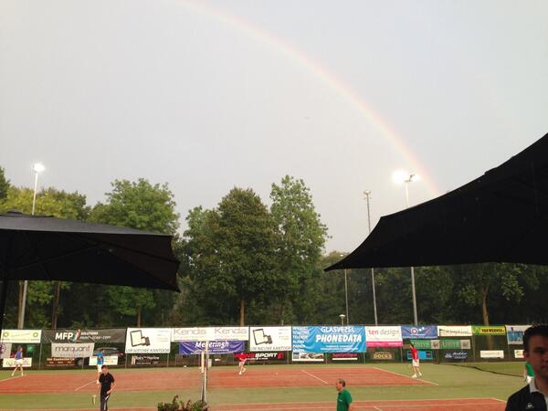 maartenjonkeren's tweet image. @KendisOpen gewoon tijdens de regen door met t sponsor toernooi!