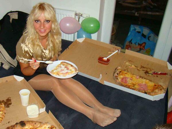 Nylonaddicted's tweet photo. #tights http://t.co/FafIpzD8Ie