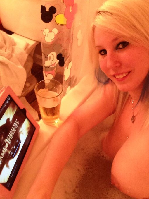 No ppl came to party with me on Mfc.. That's ok I got #GoT #beer #ipad and a #bubblebath :) http://t<a href="/tag/beer"class="tags"><span>#beer</span></a><a href="/tag/bubblebath"class="tags"><span>#bubblebath</span></a><a href="/tag/ipad"class="tags"><span>#ipad</span></a><a href="/tag/got"class="tags"><span>#got</span></a>
