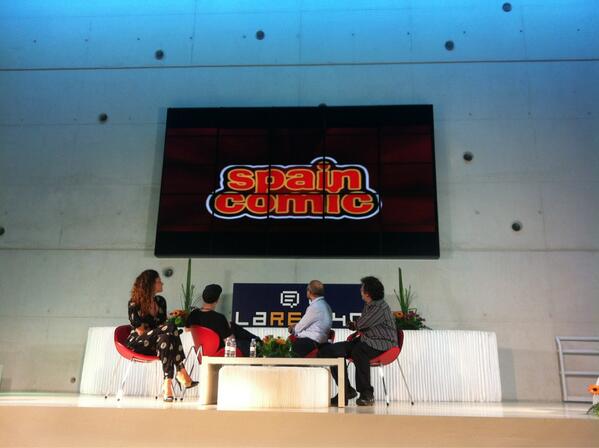CRISPYMAKERS1's tweet photo. @rosannawalls presenta @SpainComic en #lared140 en #zaragoza http://t.co/lgZhmgSoIj