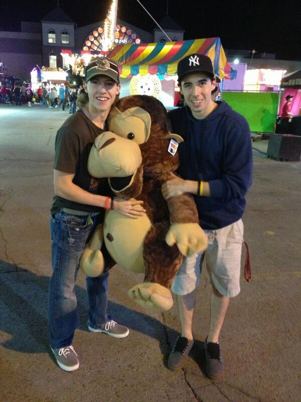 80 dollars later and <a href="/Marner87/">mitch</a> <a href="/SCentorame88/">Santino Centorame</a> have won the monkey