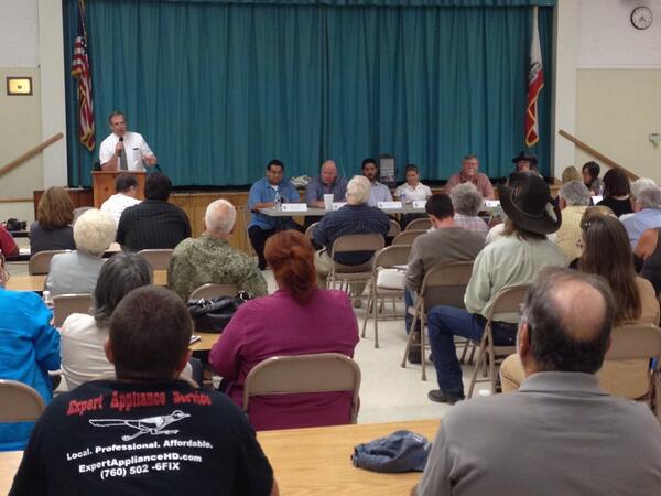 makeitso453's tweet image. BLM State Director, Jim Kenna, addresses the large crowd attending a DRECP public meeting in Lucerne Valley.