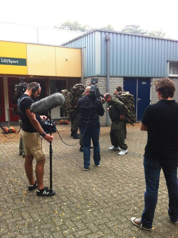 opleidenKL's tweet photo. Eerste uitdaging: rugzak goed omdoen.. #OperatieNLfit http://t.co/PyKEwYZHMO
