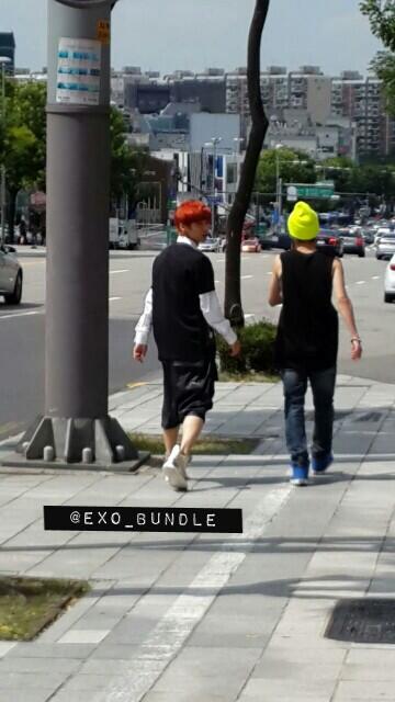 hunhan_th's tweet photo. ลู่หานวันนี้ค่า เปลี่ยนสีผมด้วย >.< “@Exo_Bundle: 130907 Luhan Xiumin spotted on street ♥ http://t.co/XxN0zgTD8h”