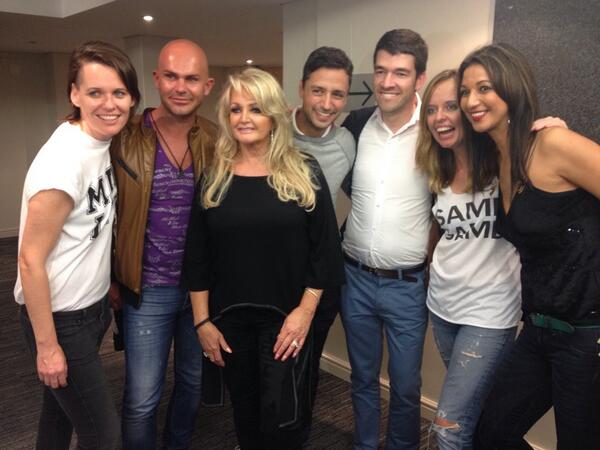 BonnieTylerSA's tweet photo. Fans meeting #BonnieTyler in @CapeTown - last show tonight!!! http://t.co/SQPvk7rqcB