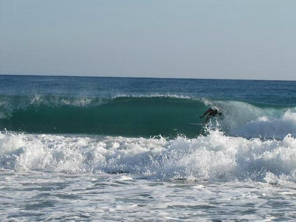 surfreportvzla's tweet photo. SURFREPORTVENEZUELA 07/09/13 07:50am PELUA VARGAS 1 a 2 PIES GLASS CON FUERZA BONITO, TUBITOS, SOLEADO 26c http://t.co/Mq75zYPAhQ