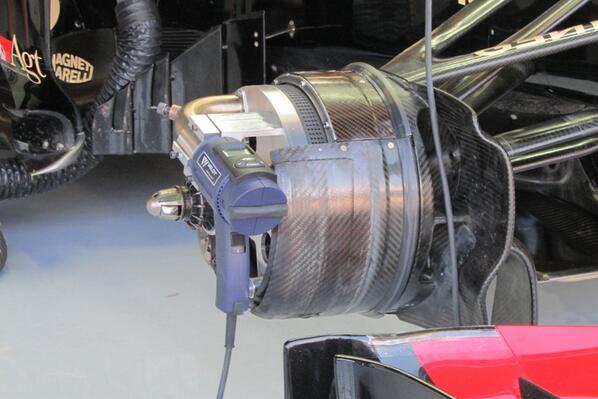 ScarbsTech's tweet photo. Lotus brake\hub warming set up #MonzaTech http://t.co/mgbOYiuR7U