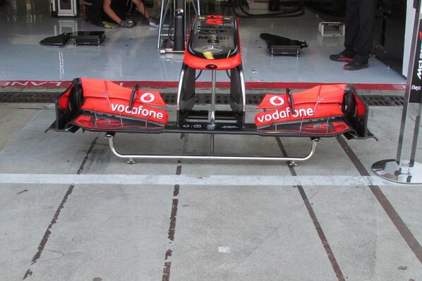 ScarbsTech's tweet photo. McLaren just a three element wing, with all cascades removed #MonzaTech http://t.co/J0TTWqnOiy