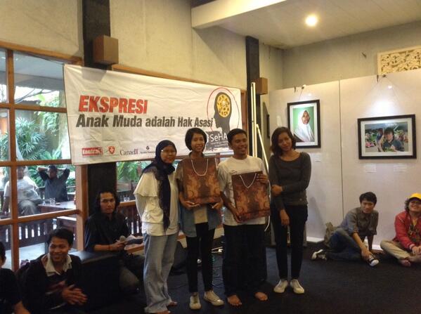KontraS's tweet photo. Selamat kepada peserta terbaik #SeHAMA2013 Ayu/Paramadina Jakarta dan Nanang/UNPAD Bandung. http://t.co/gjbTKfs3id