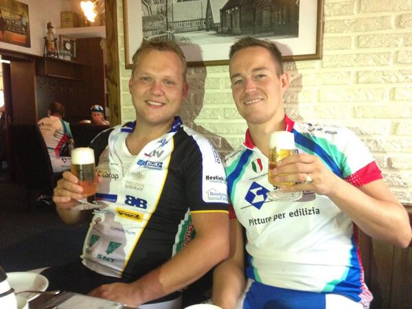 hbhoekman's tweet photo. Bitte ein bitt@Thijsjant @vanbussie http://t.co/Nc6BwXcW6q