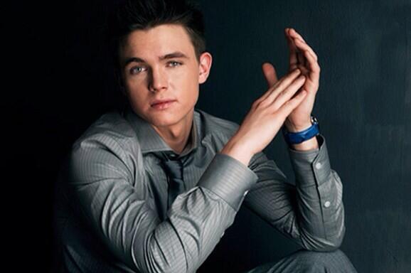 BeatOnRepeatcom's tweet image. After a 5-year hiatus, @JesseMcCartney   returns with a catchy new single. Check it out: beatonrepeat.com/back-together/