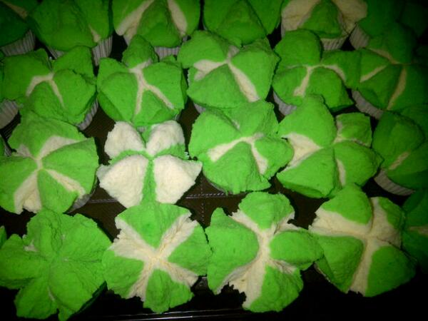 luci_cakery's tweet photo. Bolu kukus kapas Mawar By Luci cakery.. 08971040599 http://t.co/gpe9yM7v4G