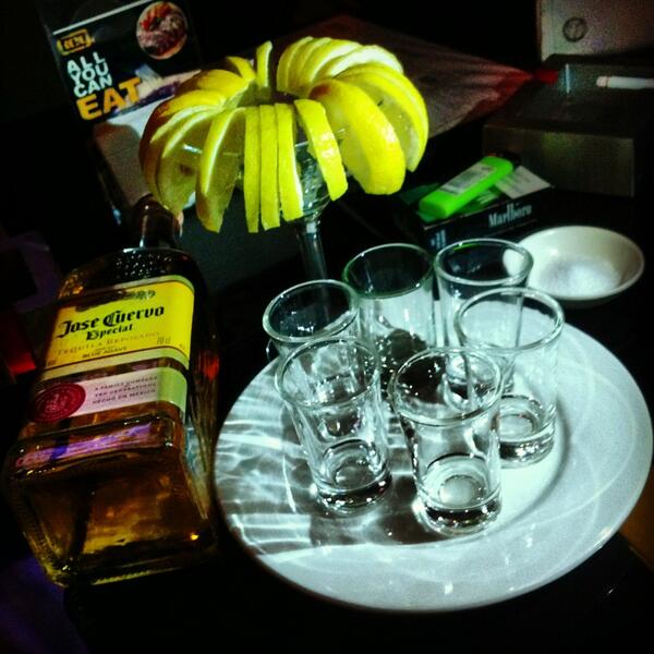 everydane_'s tweet image. KEG with @freakzie07 @EMpediments @Kdee067 @ajbeetwelve and mj ATM. #tequilanight #saltandlemon