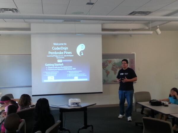 PauloManzato's tweet image. Awesome time with my son @CoderDojoPPS - learning how to #code