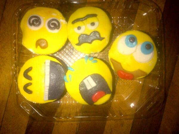 cupcakes_VIP's tweet image. Face cupcakes....