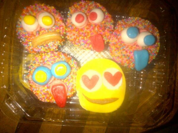 cupcakes_VIP's tweet image. Delicias de coco y oreo con decoraciones únicas... &amp;lt;3