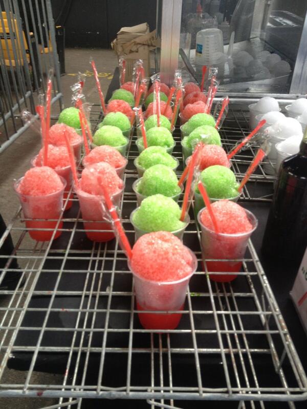 mirandalambert's tweet photo. Tour Treat! Got a sugar rush and we're ready to rock Chicago! #lockedreloaded http://t.co/y1WoFvk6u2