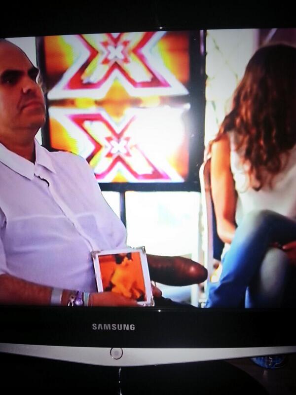 Annabelle_xxo's tweet image. #xfactor what is this in the background lmao @TheXFactor  #suspiciousobject