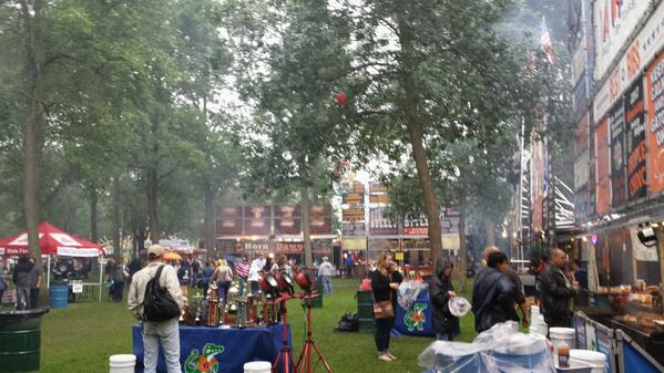 Todd_Skinner's tweet photo. @DaveFAndrews #OshawaRibfest still taste sweet despite tge clouds! http://t.co/l2vDShqbl9