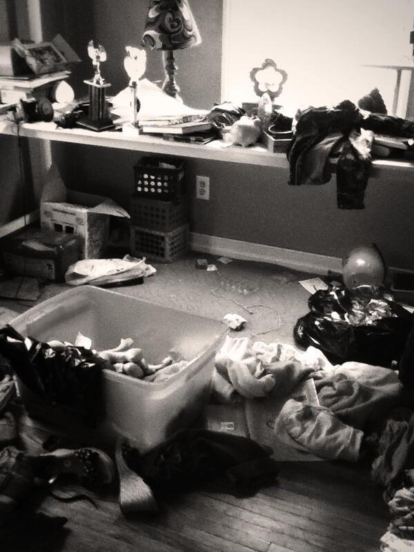_fabliliisabel's tweet photo. My room http://t.co/GxMeTym2WC