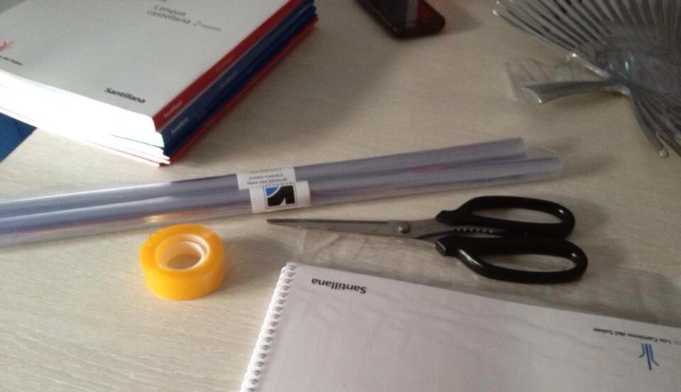 YofuiaEGB's tweet image. El olor a forro al forrar los libros.