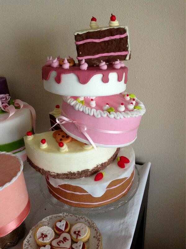 tintorto's tweet photo. Crazy CAKE http://t.co/DPhjnuQgWr