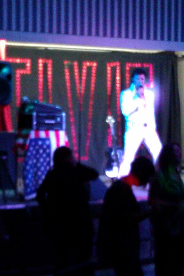 I'm caught in a trap, I can't walk out......