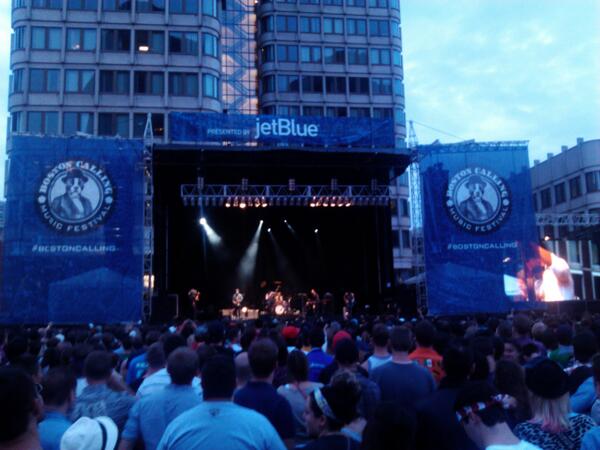 ryanwmcl's tweet photo. 5 words: Local Natives at #bostoncalling Awesome! http://t.co/inmTY0xvz7