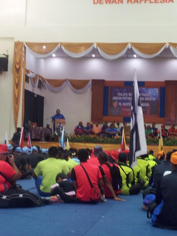 abdkarimabu's tweet photo. Ucapan penutupan kanival sukan jpam @Zahid_Hamidi @JPAMtwiter @kpjpam ... http://t.co/LoQ33qhCAv