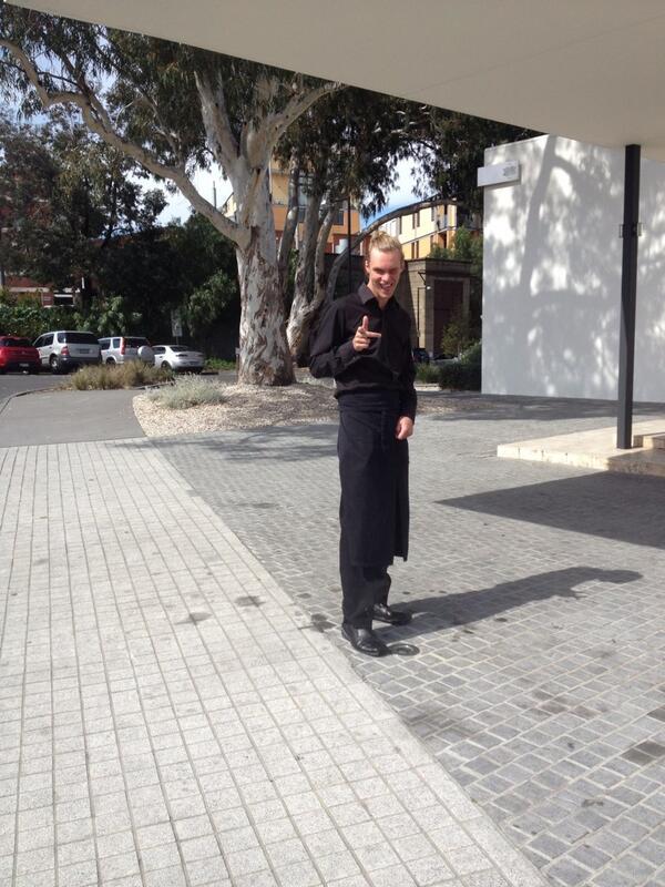 zoekanat's tweet photo. Will being groovy at work #clasichairdoo #hesgroovy #spunkararma #leondalyf http://t.co/J2mi4naFh0